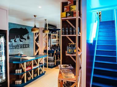 Deliveroo launches 20-minute alcohol delivery