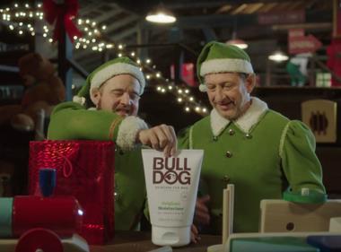 Bulldog’s elves encourage men to give each other gifts