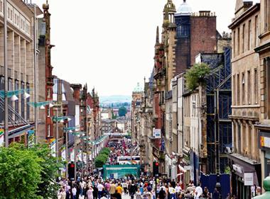 UK footfall suffers sharpest decline since February 2014